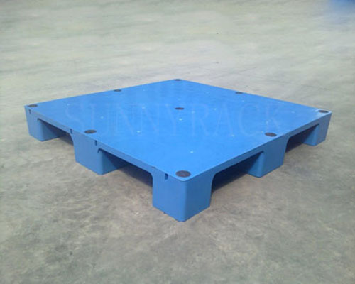 plastic pallet