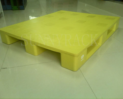 plastic pallet