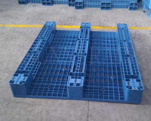 plastic pallet