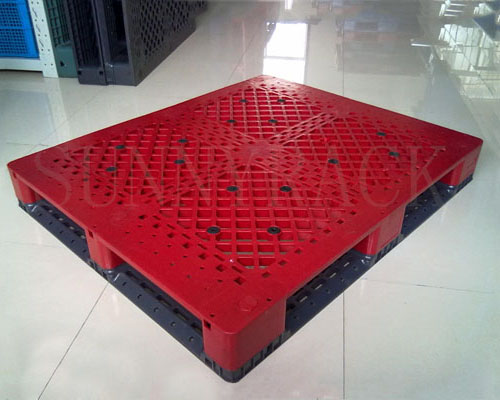 plastic pallet