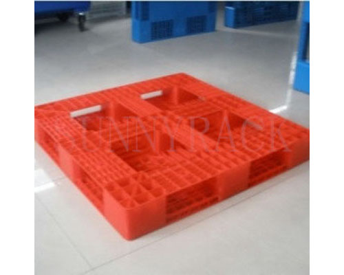 plastic pallet